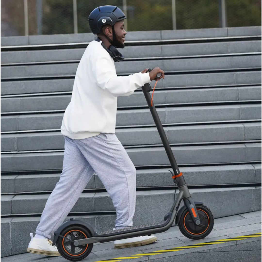 Segway - Ninebot F35 Electric Scooter with 24.9 Max Operating Range & 18.6 mph Max Speed - Black - AA.00.0012.92 - Excellent Condition