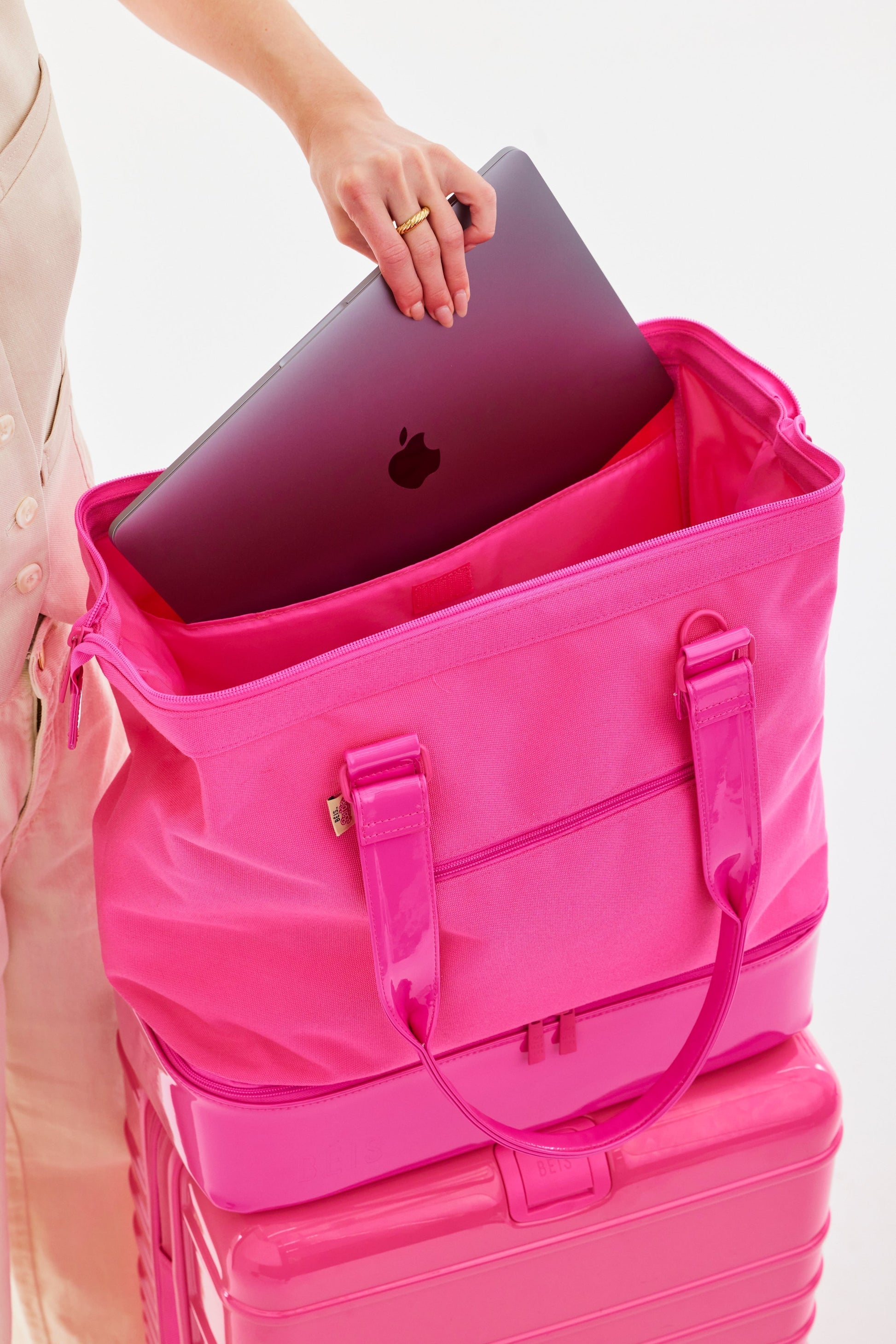 The Mini Weekender in Barbieƒ?› Pink