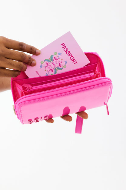 The Travel Wallet in Barbieƒ?› Pink