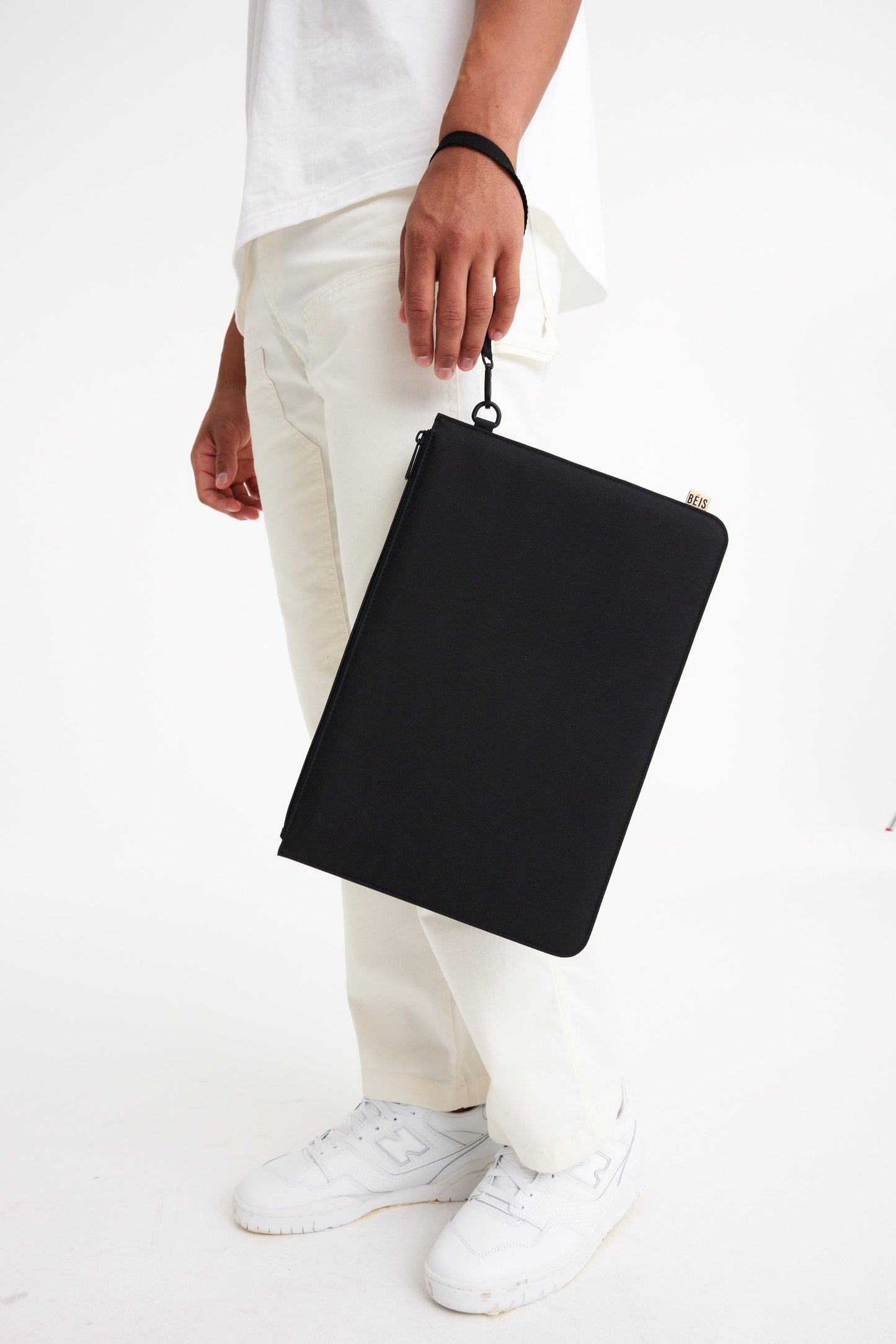 Resale The B??ISics Laptop Pouch in Black