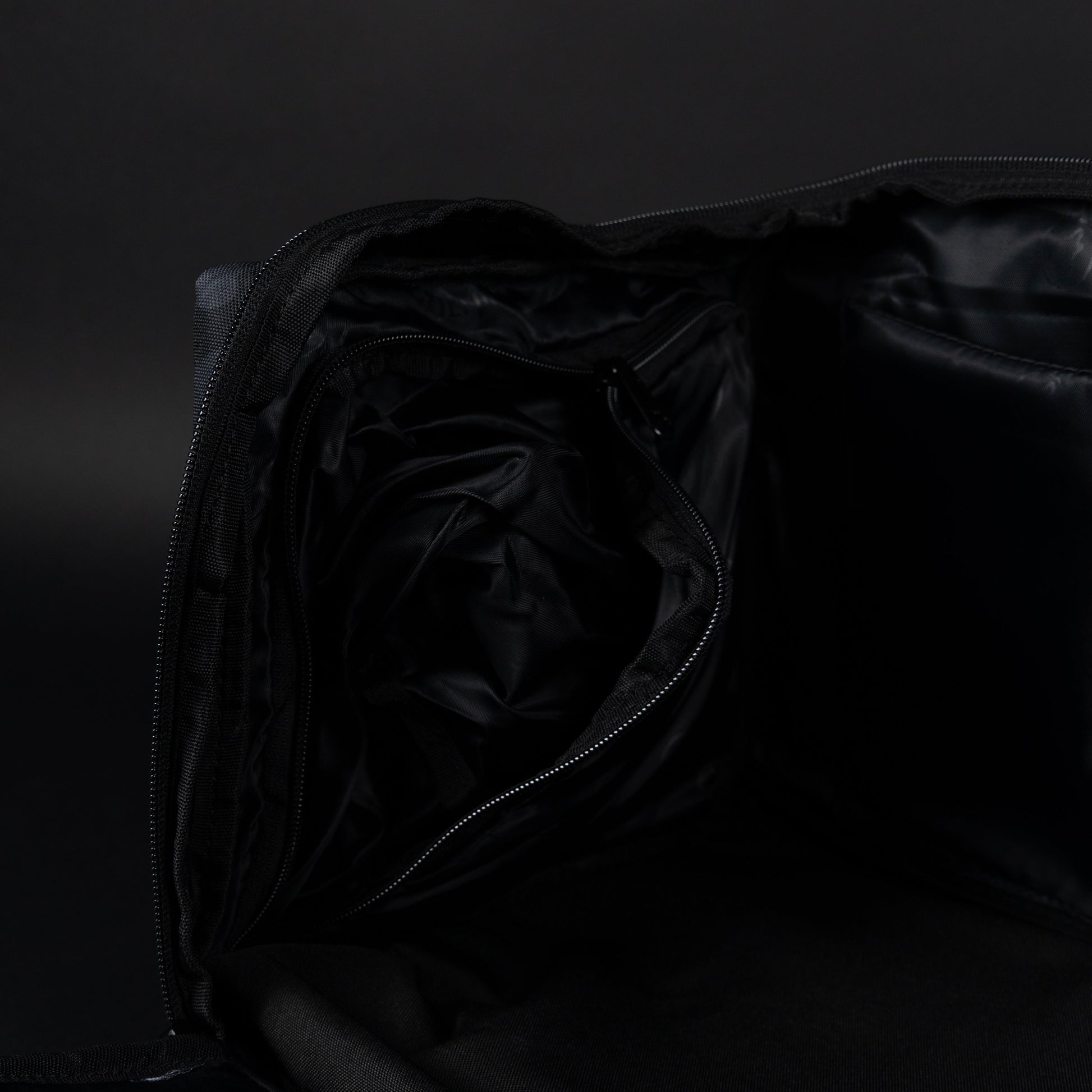 30L Perfect Duffle Bag Black Hearts