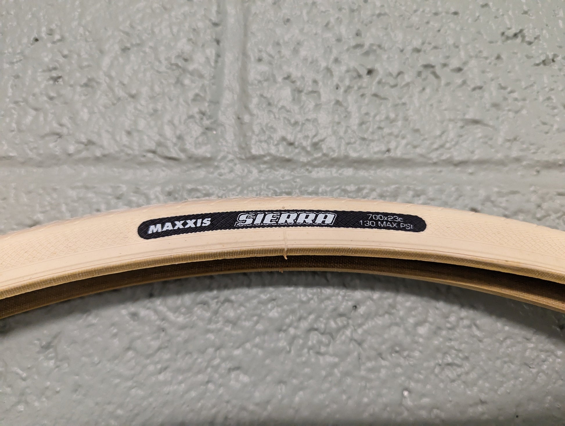 #NewOpenBoxItem - Maxxis Sierra - 700x23c Tire - Cream Color