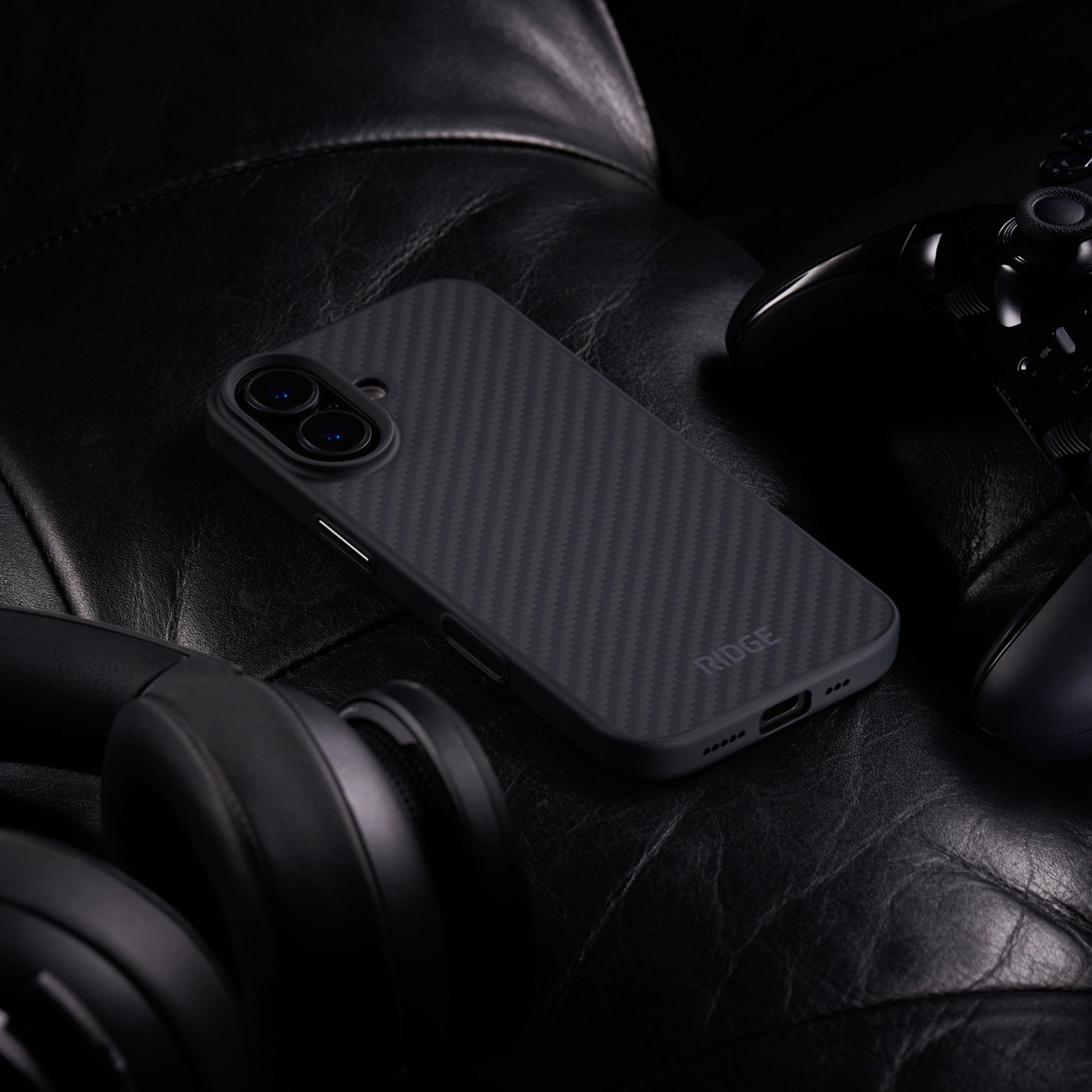 Everyday Phone Case - iPhone 17 - Carbon