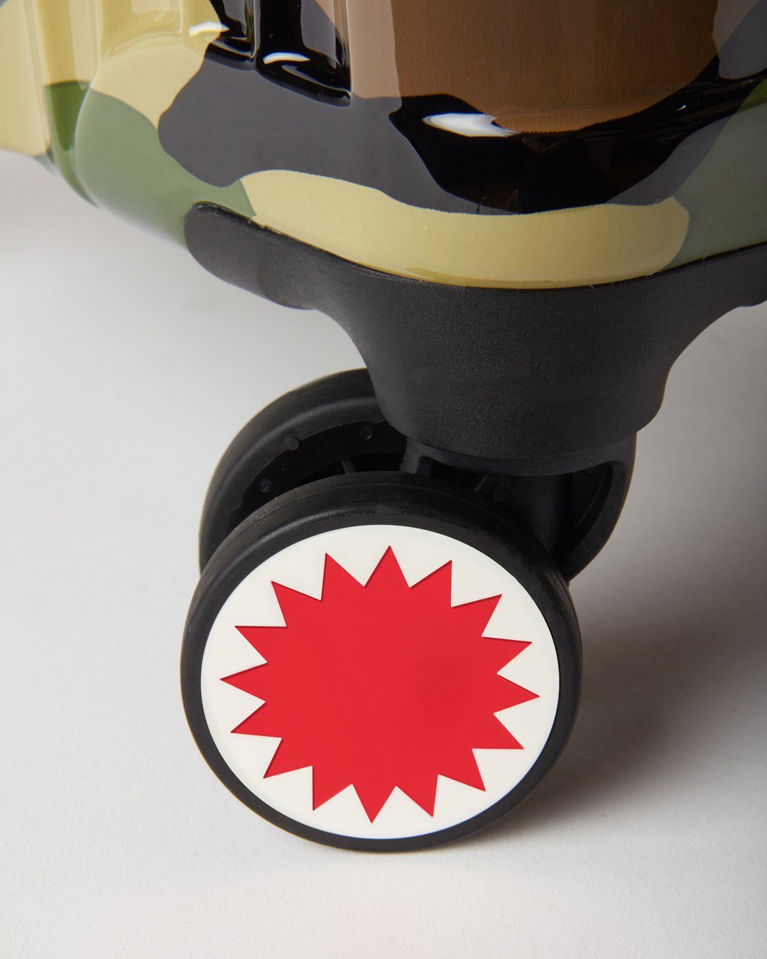 SHARKNAUTICS (CAMO) 29.5? FULL-SIZE LUGGAGE