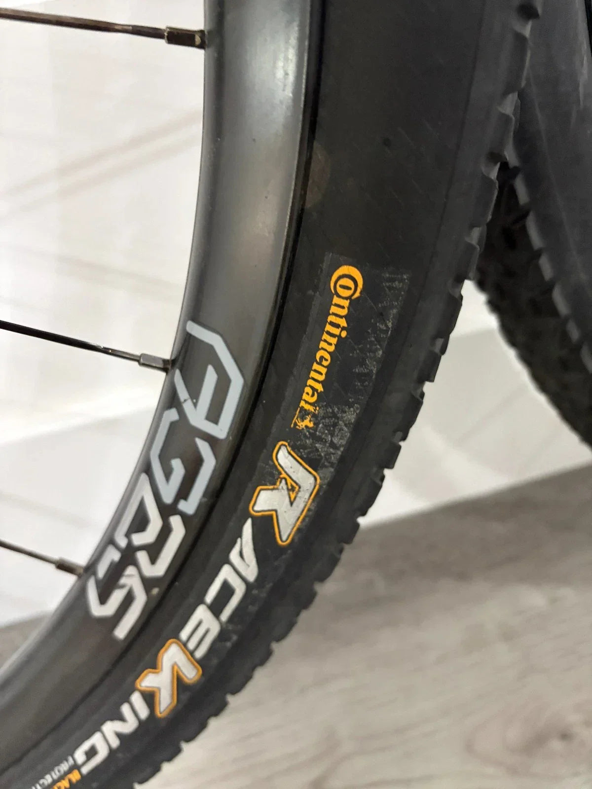 #SBCTEAM – ENVE AG25 Carbon Gravel Wheelset | 700c / XDR / Tubeless + Continental Race King 2.2 + Fillmore Valves (Used – Good Condition)